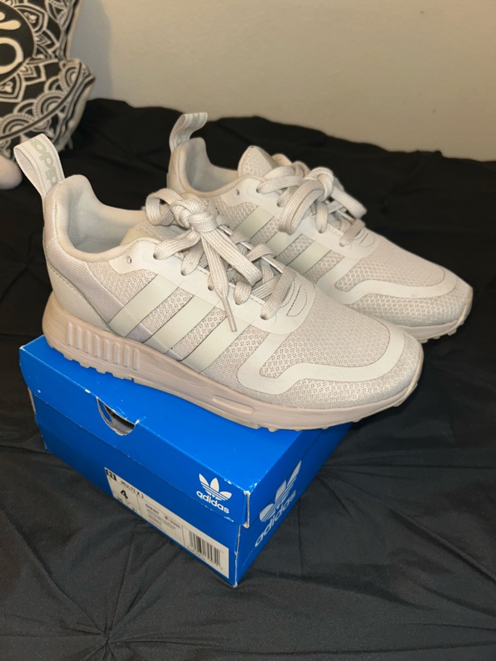 Adidas Multix J Sneakers Sz 4. Beige